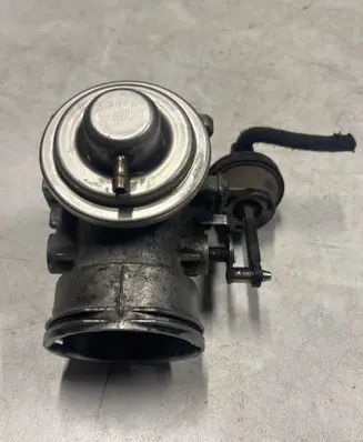 Volkswagen PASSAT B5.5 EGR valve 7372D 222210047