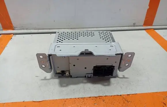 Ford Puma Radio/CD/DVD/GPS head unit M1BT18K810LNA