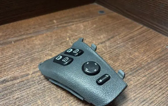 Mercedes-Benz Sprinter W901 W902 W903 W904 Electric window control switch 9017270428 0045459207