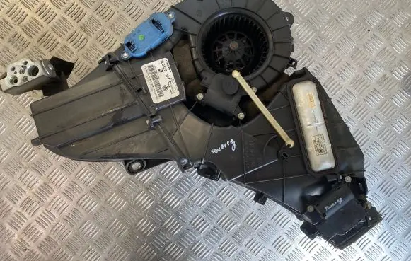 Volkswagen Touareg I Interior heater climate box assembly 7L0820004C 52495327 DA014345