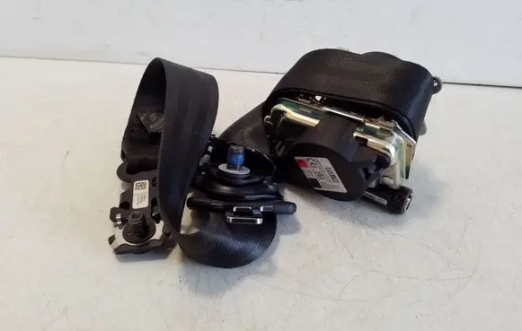 Volvo XC60 Front seatbelt 32386980
