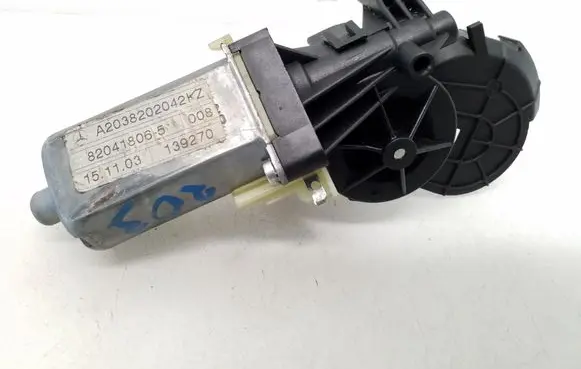 Mercedes-Benz C W203 Seat adjustment motor A2038202042KZ 0390201940