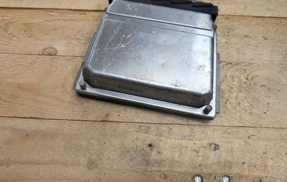 Volvo S60 Engine control unit/module 30637733A