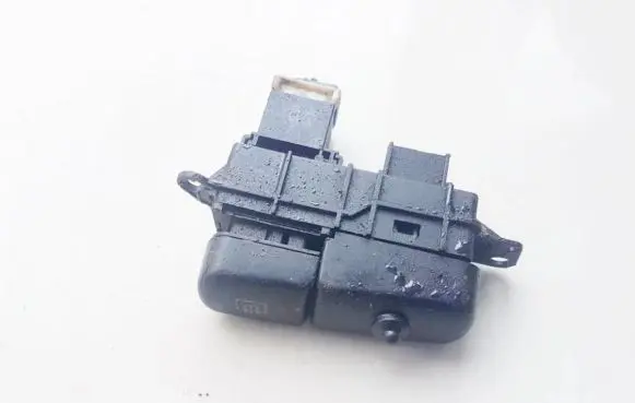 Mitsubishi Carisma Windscreen/window heater switch