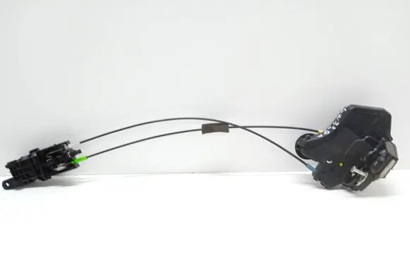 Suzuki Grand Vitara II Rear door lock 61219135
