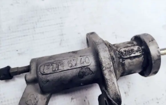 Clutch slave cylinder