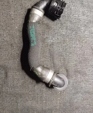 BMW 5 G30 G31 Engine coolant pipe/hose 8663047