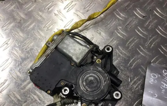 Mitsubishi Galant Front door window regulator motor 0620200084