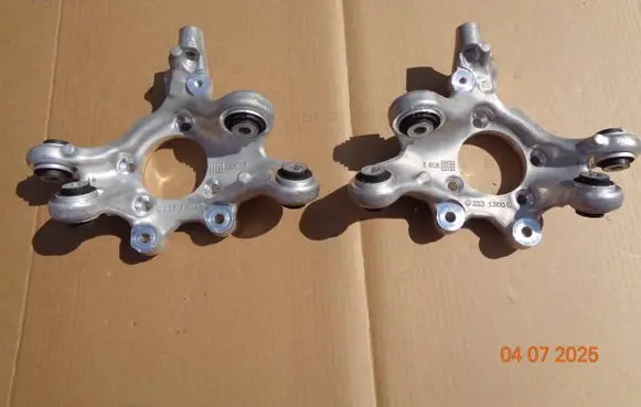 Mercedes-Benz S W223 Rear wheel hub spindle/knuckle 2231400