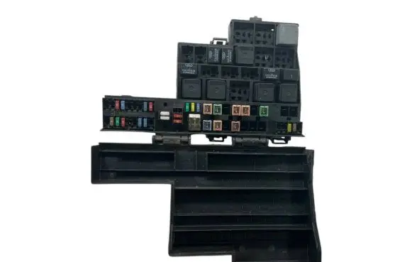Jaguar S-Type Fuse module 71543276 2R8T14A003EC