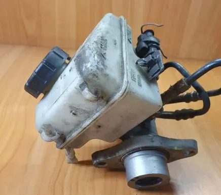 Opel Zafira B Master brake cylinder 32047271