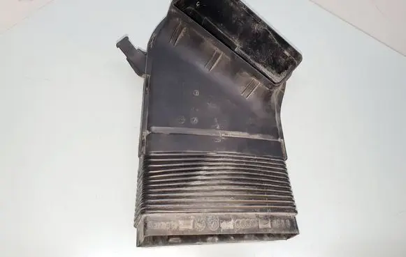 Audi A4 S4 B6 8E 8H Air intake duct part 8E0129617D