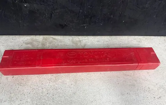 Toyota Auris 150 Emergency warning sign 27R032729