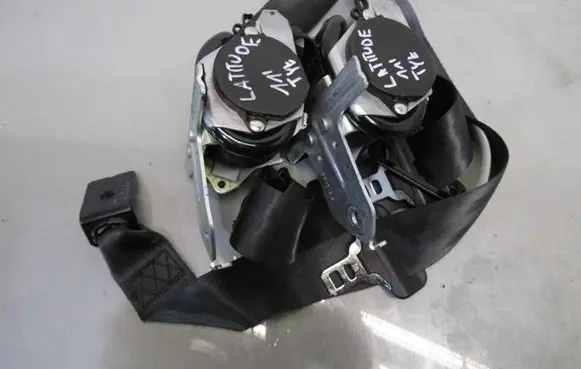 Renault Latitude (L70) Front seatbelt