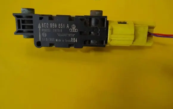Audi A4 S4 B6 8E 8H Airbag deployment crash/impact sensor 8E0959651A