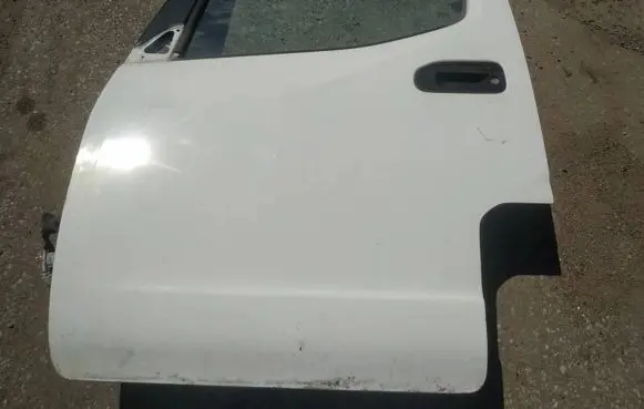 Nissan NV200 Front door baltos