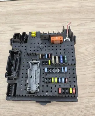 Volvo V70 Fuse module 30786646 28080156 00006863551