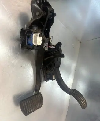 Volvo V70 Brake pedal 31317316