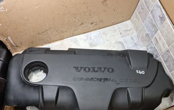 Volvo S60 Engine cover (trim) 08653495