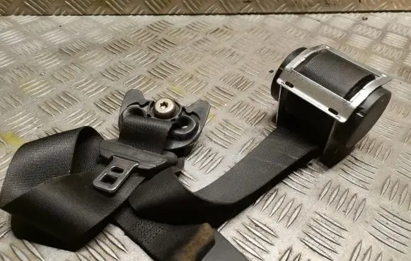 Mini One - Cooper R50 - 53 Front seatbelt 7118129