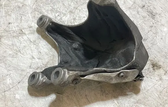 BMW 5 G30 G31 G38 Engine mounting bracket 6870754 21038310
