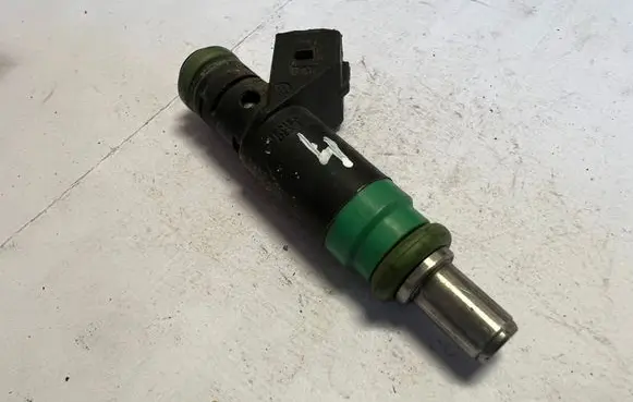 Ford Focus Fuel injector 98MFBB 9F593