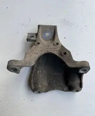 Audi A6 S6 C6 4F Engine mounting bracket 4F0199308N