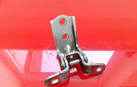 KIA Sorento Rear door lower hinge A046057