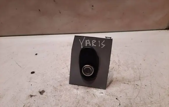 Toyota Yaris Tailgate exterior lock 7957