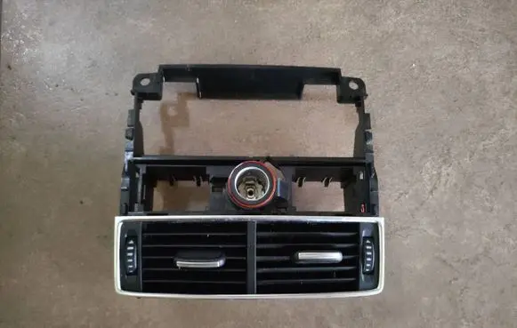 Rear air vent grill