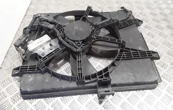 Nissan Tiida C11 Radiator cooling fan shroud