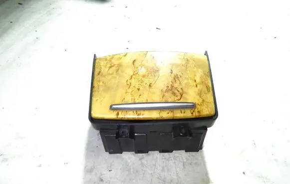 Cup holder front