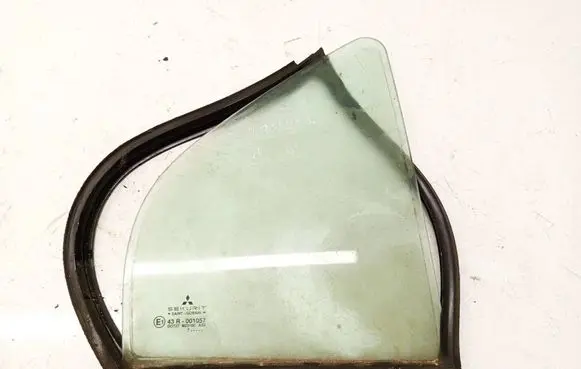 Mitsubishi Carisma Rear side window as2