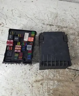 Volkswagen Golf V Fuse module 1k0937124
