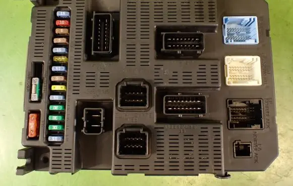 Citroen C3 Picasso Fuse module 9659285680
