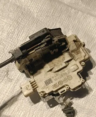 Audi Q7 4L Front door lock CZ3C1837016A