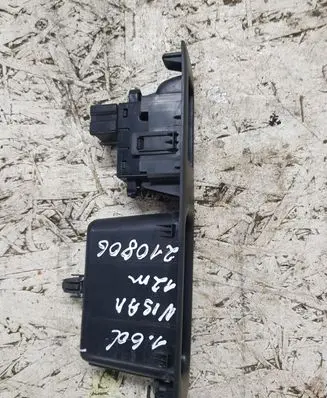 Nissan Qashqai Electric window control switch 25411