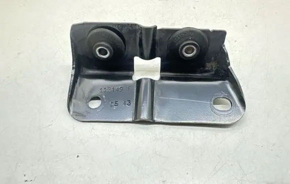 Peugeot 5008 Power steering pump mounting bracket 113149F