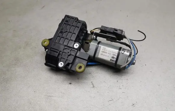 BMW 5 E60 E61 Steering column adjust motor 1171701