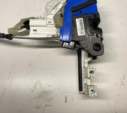 KIA Sportage Front door lock 81320-F1200