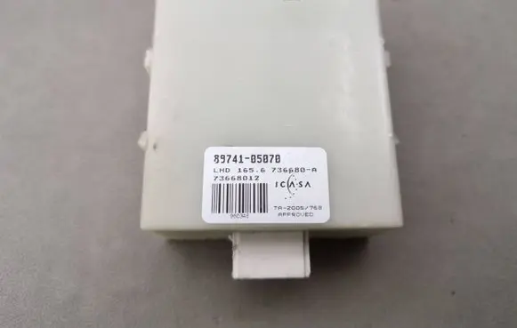 Toyota Avensis T250 Door control unit/module 8974105070 73668012 736680A