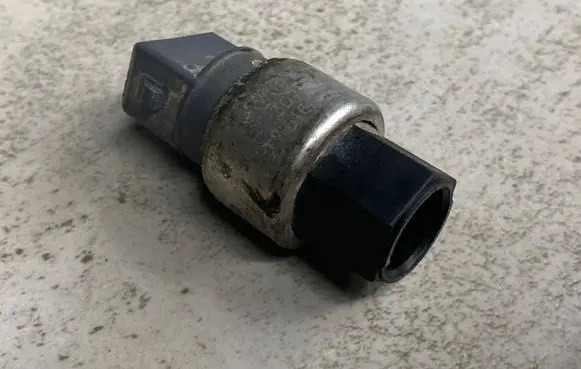 Volvo V50 Air conditioning (A/C) pressure sensor 30730516