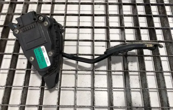 Renault Master II Accelerator throttle pedal 7700314525