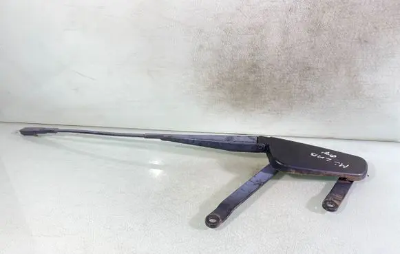 Front wiper blade arm