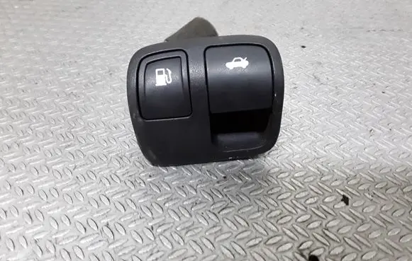 Tailgate opening switch