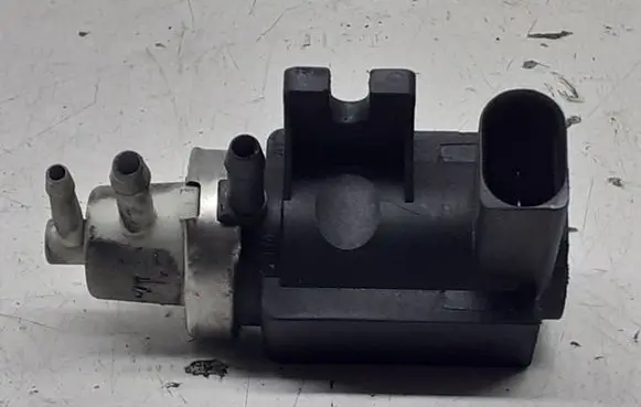 Audi A4 S4 B6 8E 8H Turbo solenoid valve 8E0906628