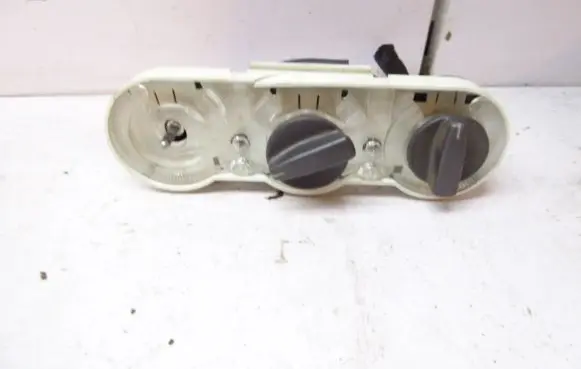Hyundai Accent Climate control/heater control trim 10188-05203