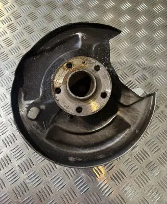 Rear wheel hub