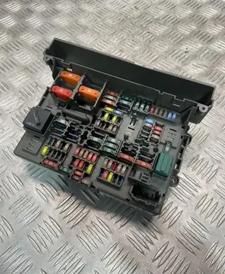 BMW 1 E82 E88 Fuse module 9119444