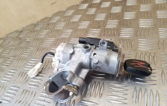 Toyota Previa (XR30, XR40) II Ignition lock 45020287 8978328060 627887000
